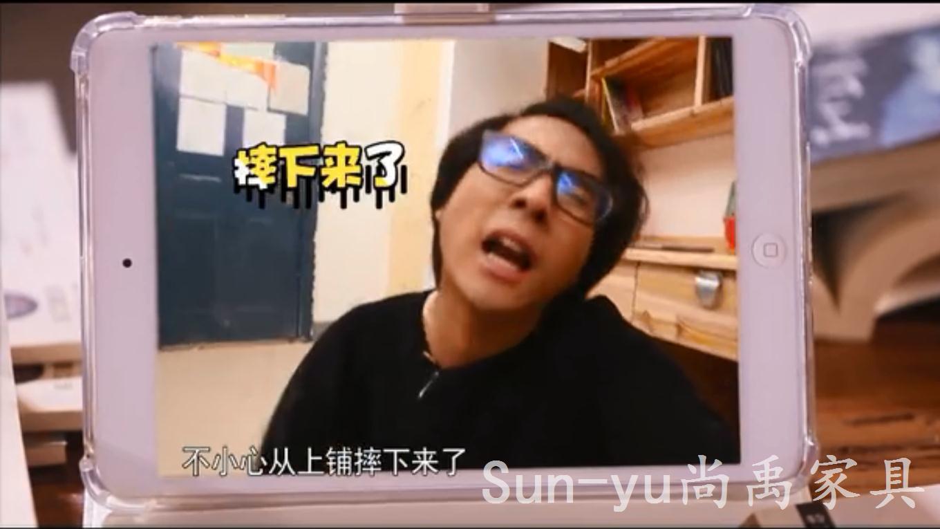 公寓床摔下來(lái)了